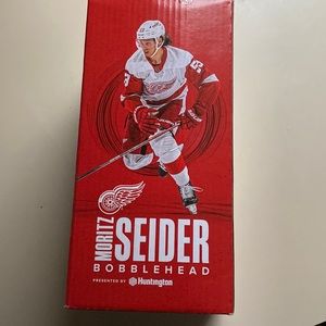 Ceramic Detroit red wings bobble head mortiz Seider